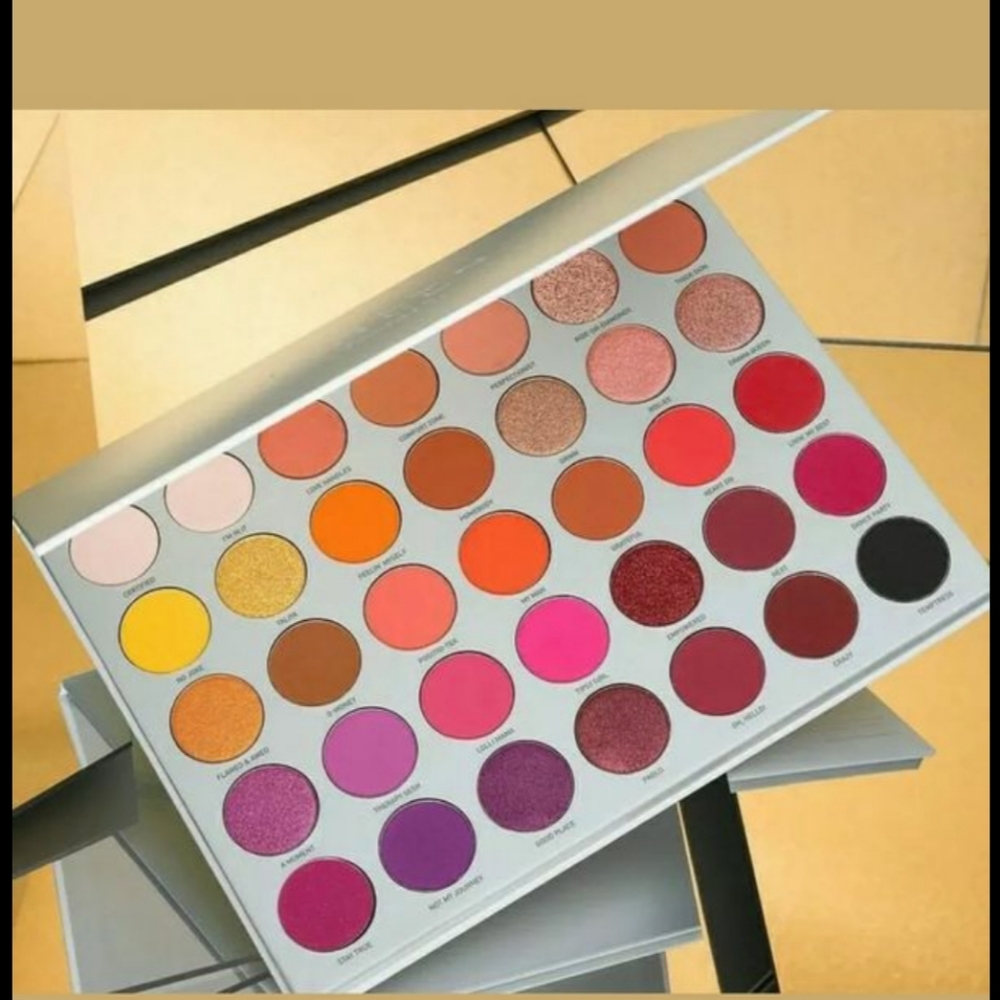 COPY - Jaclyn Hill x Morphe Volume II BRAND NEW